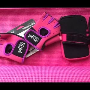 3 piece workout set!!! Yoga mat 🧘‍♀️